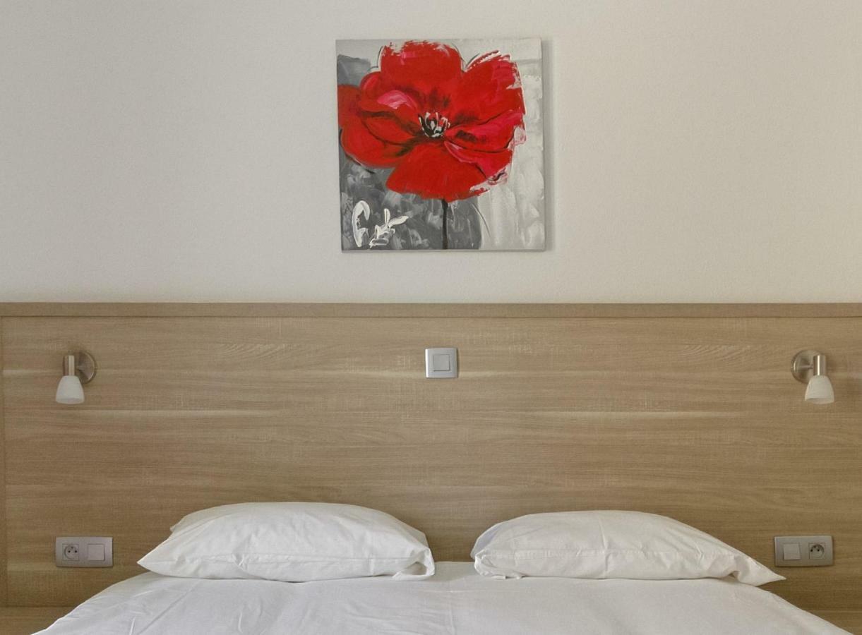 סיסטרון Hotel De La Citadelle מראה חיצוני תמונה